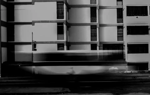 Bus passing by at high speed 库存照片