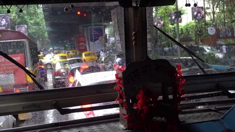 Bus at a road signal Vídeos de archivo 77663752