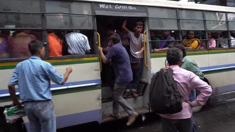 Bus service in Kolkata Vídeos de archivo 77676554