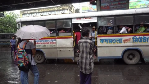 Bus service in Kolkata Vídeos de archivo 77702610
