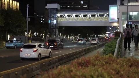 Bus stop sarinah, modern pedestrian bridge and glowing city lights 스톡 동영상 332071329
