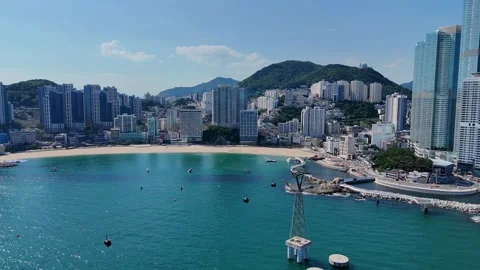 Busan songdo beach cityscape with cable cars over the ocean 스톡 동영상 337522117