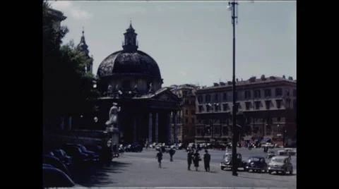 Buses Arrive in Piazza del Popolo Video stock 47972094