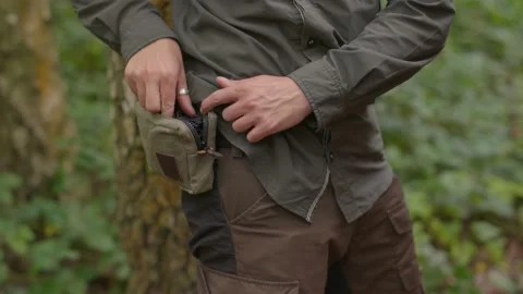 Bushcraft Expert Gathers String From Rustic Canvas Bag On Belt In Forest Vidéo 209159871