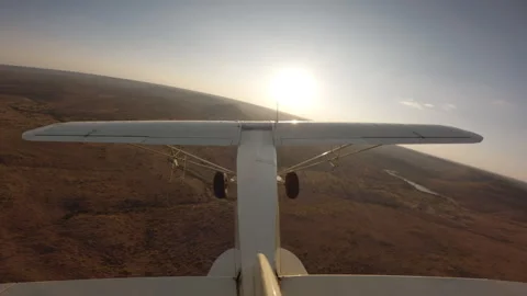 Bushcraft plane flying over a river ridge in savannah Video stock 310985052