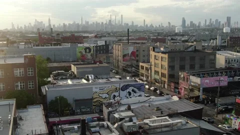 Bushwick warehouse rooftops with the Manhattan skyline beyond Video stock 154617011