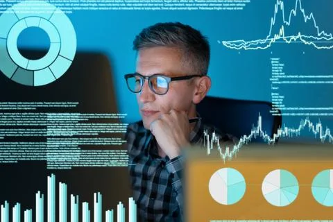 Business Analyst Reviewing Data Analytics on Computer Screens Stockfoto's