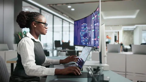 Business Analyst Uses Low Code Platform Vidéo 346322720
