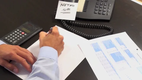 Business calculations 動画素材 85686252