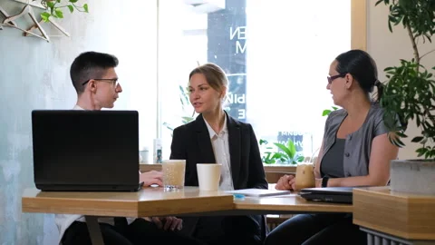Business colleagues working while coffee break Stock-Footage 202054017