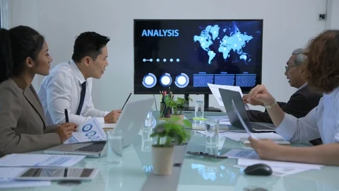 Business concept. Experts are introducing business knowledge to the team. 4k  Stock Footage 115651697