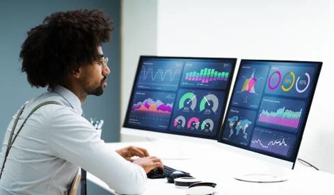 Business Data Analyst Using Computer 스톡 사진