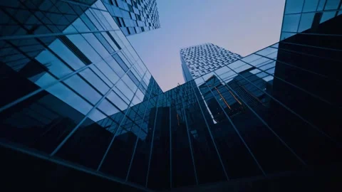Business District Hyperlapse Descending Along Modern Glass Skyscraper Vídeo Stock 339094623