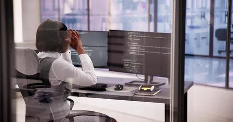 Business Engineer Analyzing Broken Code Foto stock
