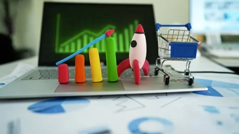 Business Growth and E-commerce Concept, Colorful bar graph, rocket, and sho.. Vídeo Stock 304881870