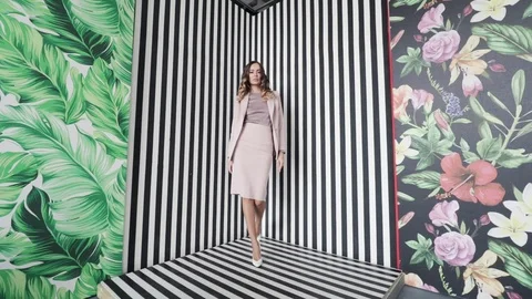 Business lady posing in white jacket and skirt Video stock 105007900