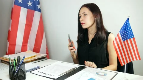 Business lady working and talking on the phone 動画素材 91007136