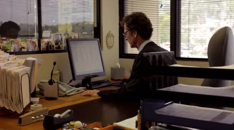 BUSINESS MAN AT COMPUTER IN OFFICE Video stock 1391910