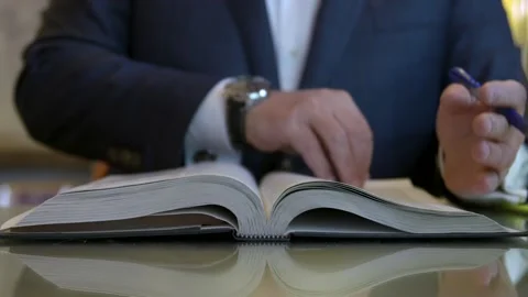 Business man flips through book Stock-Footage 139320945