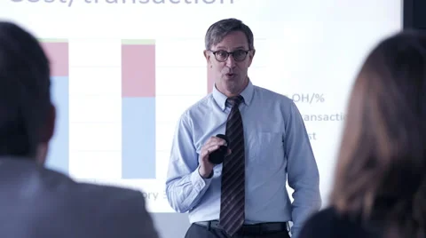 Business man giving a presentation in conference room Vídeo Stock 59379010