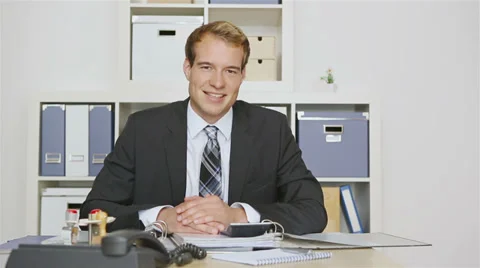 Business man holding thumbs up Video stock 32246169