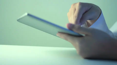 A business man is playing with iPad Stockbeeldmateriaal 36628987