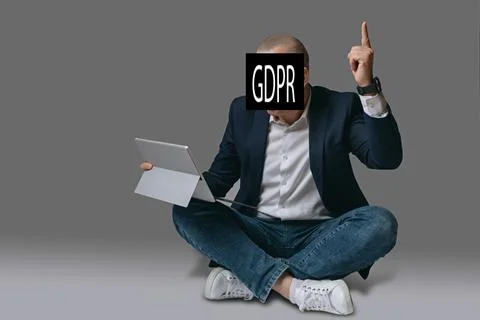 Business man processes a note with the title of data protection law and holds Foto stock