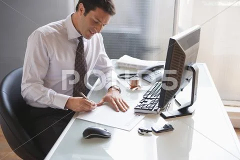 Business man signing contract, close-up Stock Photos