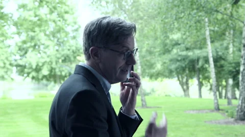 Business man talking on phone Vídeo Stock 59387023