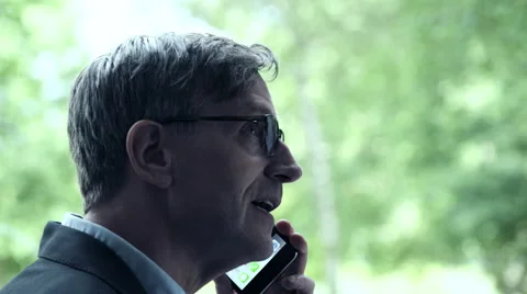 Business man talking on phone Vídeo Stock 59387313