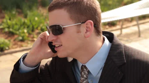 Business Man Using Cell Phone in Park - Close Up Vidéo 22770334