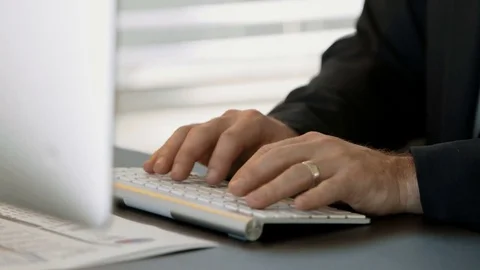 Business Man Using a Computer Keyboard Stockbeeldmateriaal 73753687