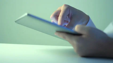 Business man is using iPad Stockbeeldmateriaal 36625703