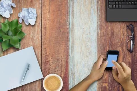 Business man using mobile smart phone at wooden table Foto stock