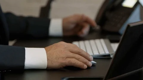 Business Man Using a Mouse Stockbeeldmateriaal 73753688