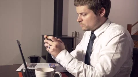 Business Man Using Phone 库存影片 40272664