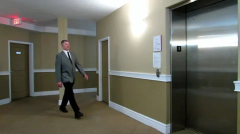 Business man walks to elevator 3 動画素材 24974972