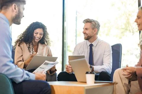 Business meeting - manager discussing work with his colleagues. Foto stock