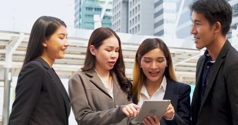 Business Partner using digital tablet online meeting team Partnership businessma Vídeo Stock 203817148