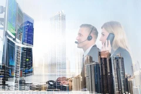 Business People Analyzing Data Displayed On Computer Screens Foto stock