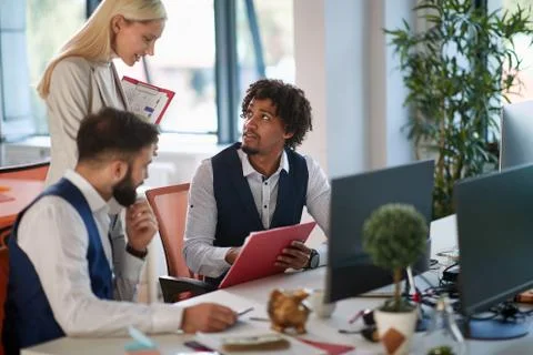 Business people and software developers working as a team in office. Foto stock