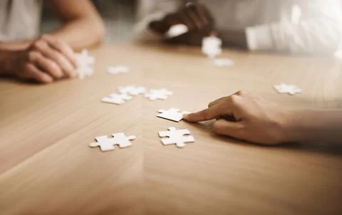 Business people brainstorming solution, problem solving and showing teamwork Fotos de archivo