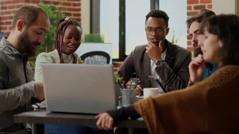 Business people doing teamwork partnership to create startup presentation Stock Footage 211892235