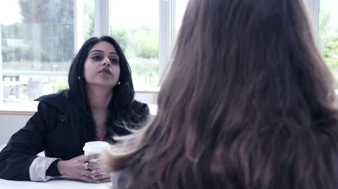 Business people having a discussion in cafeteria Vídeo Stock 59382377