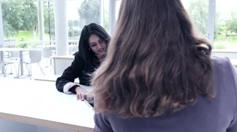 Business people having a discussion in cafeteria Vídeo Stock 59382589
