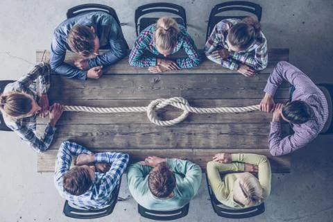 Business people solving problem 库存照片