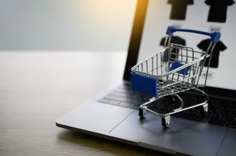 Business people use Technology E-commerce Internet Global Marketing Purchasin Stock Photos