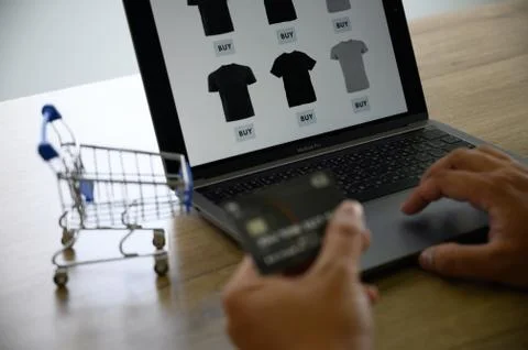 Business people use Technology E-commerce Internet Global Marketing Purchasin Stock Photos