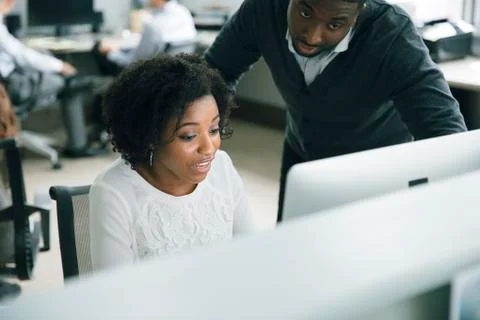 Business people using computer in office 库存照片