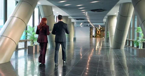 Business people walking and talking in modern office hallway parallax tracking Stock-Footage 330976853